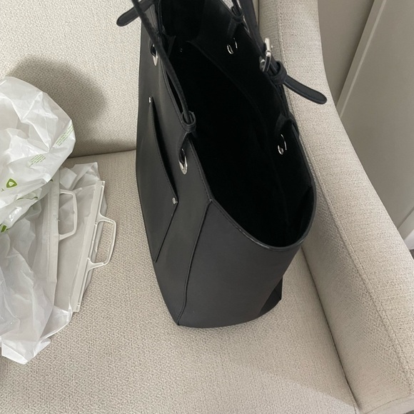 Michael Kors Walsh
Multifunctional Leather Tote Bag
Handbag Black - Picture 9 of 9